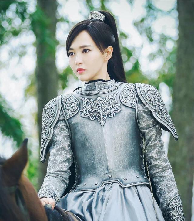 女明星穿铠甲_古装剧女将军_女明星穿盔甲